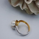 Золотое кольцо с жемчугом и природным бриллиантом