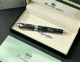 Перьевая ручка Montegrappa Emblema Charcoal Fountain Pen