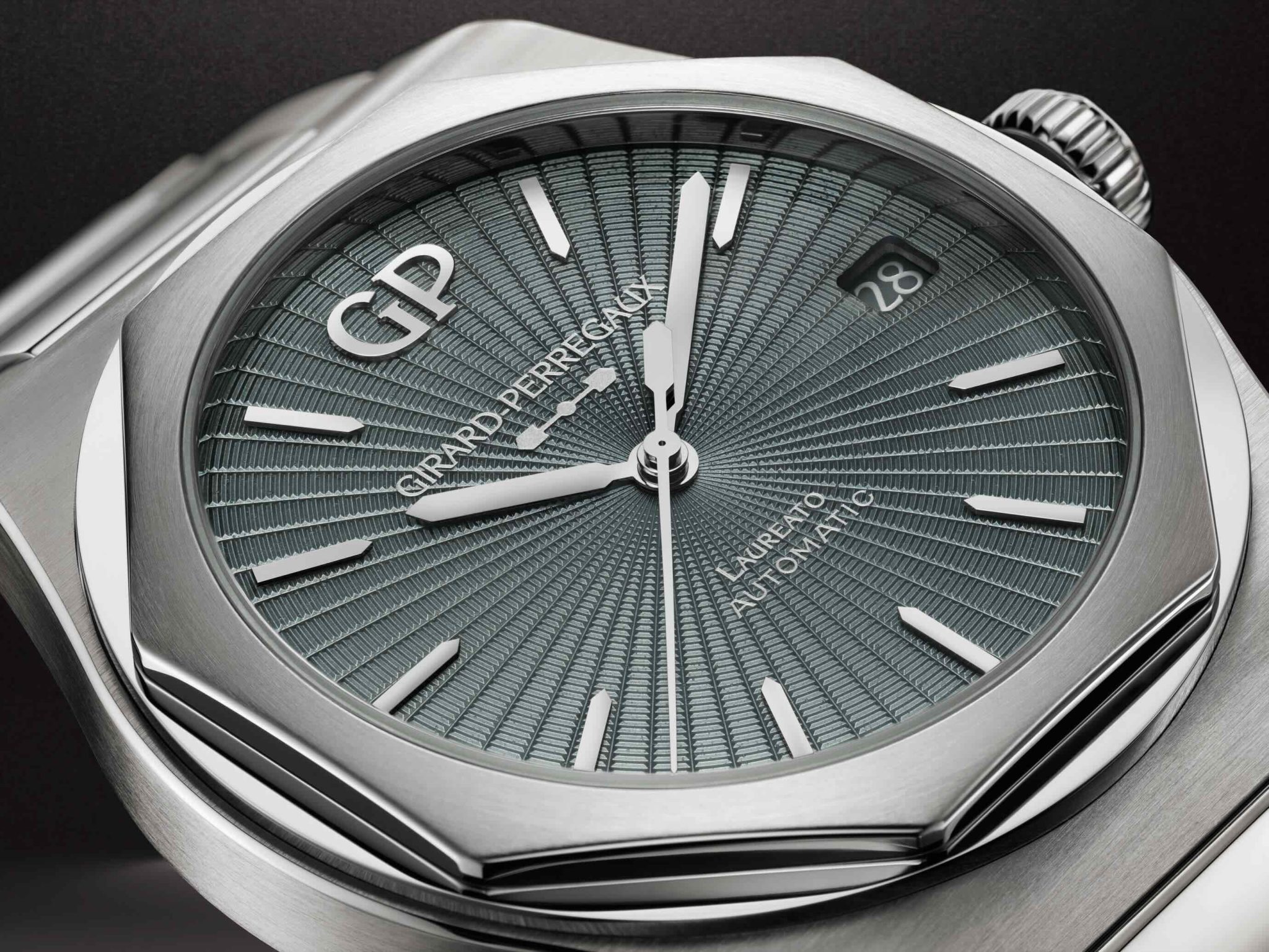 Girard-Perregaux представляет Laureato 42 мм с инновационным циферблатом Grand-Feu-Enamel